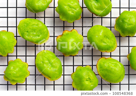 Kanom Krok Singapore, Pandans hot cake. Thai dessert Kanom Krok Singapore, Pandans hot cake. Thai dessert 108548368