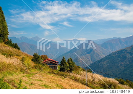 [Iida City, Nagano Prefecture, Minamishinshu, Toyamago] Autumn in Japan's Tyrol "Shimoguri no Sato" 108548449