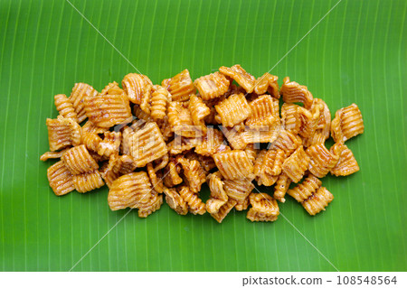 Klong Klang Krob, Thai caramelized crisps sweet dessert 108548564