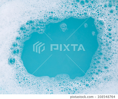 Detergent foam bubble on water. Blue background, Soap sud 108548764