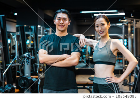 young men and women at fitness gym young men and women at fitness gym 108549093