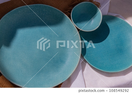 Detailed of Ceramic Plates on Sackcloth. 108549292