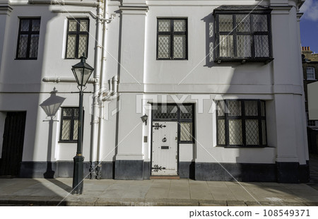Facade of a house in De Vere Cottages and street light at South Kensington Facade of a house in De Vere Cottages and street light at South Kensington 108549371