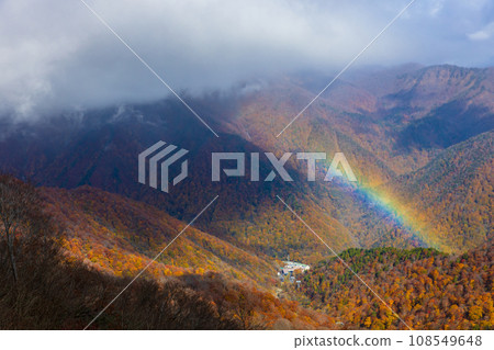 秋葉和彩虹的谷川山 108549648