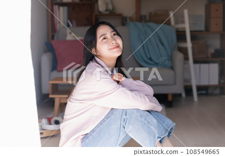 A smiling young woman who started living alone A smiling young woman who started living alone 108549665
