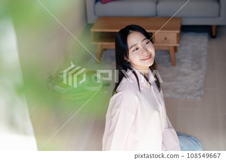 A smiling young woman who started living alone A smiling young woman who started living alone 108549667