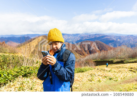 Children enjoying autumn hiking and photography 108549880