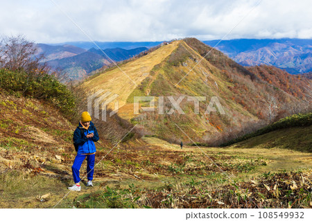 Children enjoying autumn hiking and photography Children enjoying autumn hiking and photography 108549932