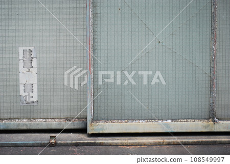 破裂的玻璃 108549997