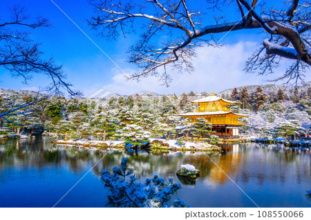 The golden pavilion where the snow was made up 108550066