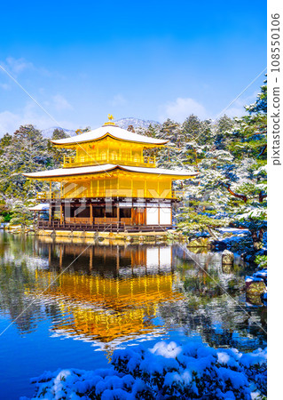 白雪皚皚的金色涼亭 108550106