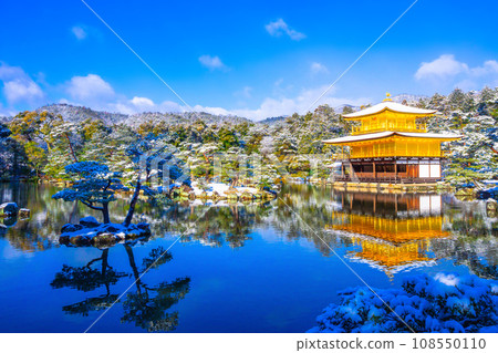 白雪皚皚的金色涼亭 108550110