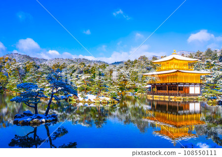 白雪皚皚的金色涼亭 108550111