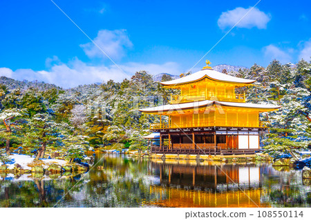 The golden pavilion where the snow was made up 108550114