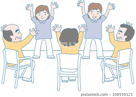 使用者和照護人員坐在老年人設施的椅子上鍛鍊身體 108550121