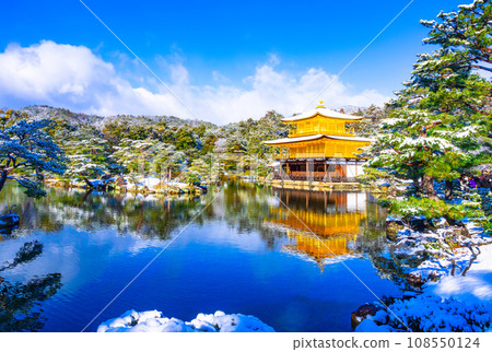 白雪皚皚的金色涼亭 白雪皚皚的金色涼亭 108550124