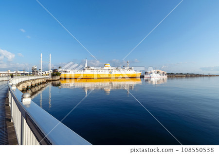 [Aomori Port: Aomori Bay Area] The bay area around Aomori Station is a sacred place for romantic proposals 108550538