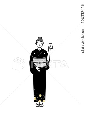 A senior woman in a kimono uses a smartphone at work, at a New Year's shrine visit, at a wedding, etc. 108552436