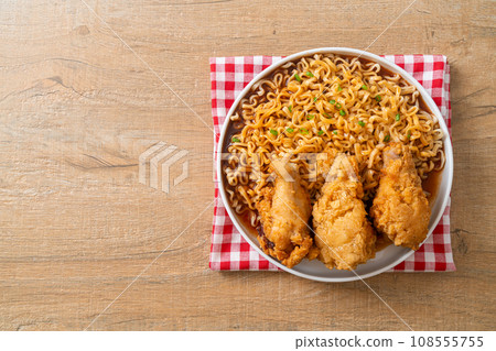 Korean instant noodles with fried chicken or Fried chicken ramyeon 108555755