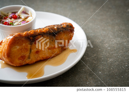 fried snapper fish with fish sauce and spicy salad 108555815