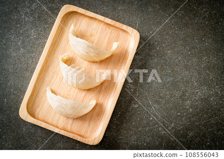 Fresh edible bird's nest or Swallow nest raw material cuisine expensive food for healthy Fresh edible bird's nest or Swallow nest raw material cuisine expensive food for healthy 108556043