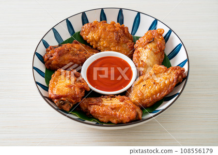 Crispy Fried Chicken with Fish Sauce Crispy Fried Chicken with Fish Sauce 108556179