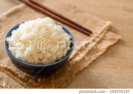 cooked white rice bowl cooked white rice bowl 108556197