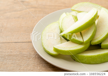 fresh guava fruits sliced 108556224