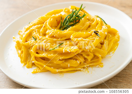 fettuccine pasta with butternut pumpkin creamy sauce 108556305