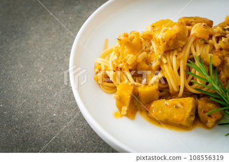 pumpkin spaghetti pasta alfredo sauce 108556319