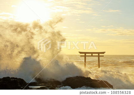 Oarai Isosaki Shrine, Ibaraki Prefecture Torii gate and wave spray Oarai Isosaki Shrine, Ibaraki Prefecture Torii gate and wave spray 108556328