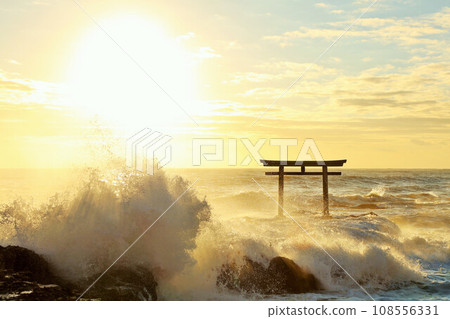 Oarai Isosaki Shrine, Ibaraki Prefecture Torii gate and wave spray 108556331