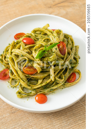 fettuccine spaghetti pasta with pesto sauce and tomatoes 108556685