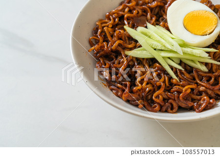 Korean Instant Noodle with Black Bean Sauce (Jajangmyeon or JJajangmyeon) 108557013
