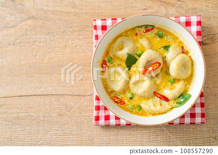 Green curry soup with Fish ball 108557290