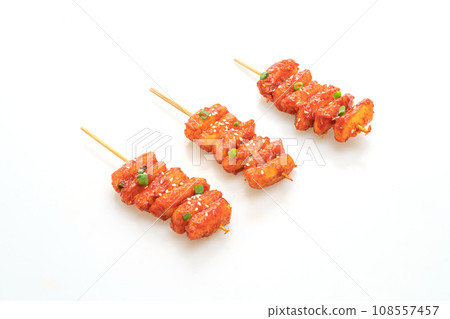 deep fried Korean rice cake (Tteokbokki) skewered with spicy sauce 108557457
