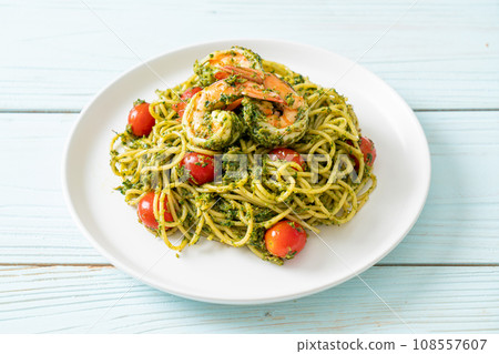 Spaghetti with prawns or shrimps in homemade pesto sauce Spaghetti with prawns or shrimps in homemade pesto sauce 108557607