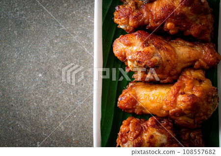 Crispy Fried Chicken with Fish Sauce 108557682