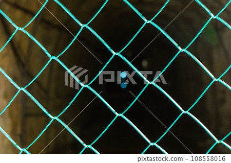 廢棄礦井的鐵絲網後面隱約閃爍著什麼東西 | 大古屋礦山博物館 | 石川縣小松市 108558016