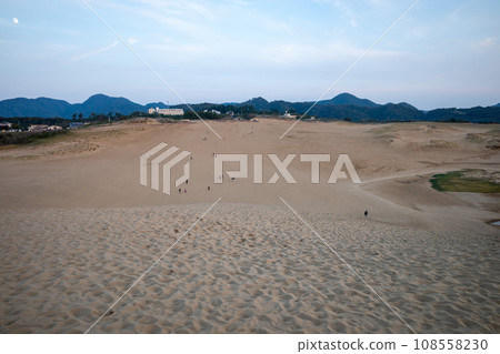 Tottori Sand Dunes at Magic Hour 108558230