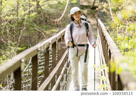 女性遠足 108558513