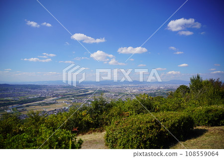Panoramic view of Kyotanabe City, northern Osaka, and southern Kyoto from Mantoroyama Observation Deck 108559064