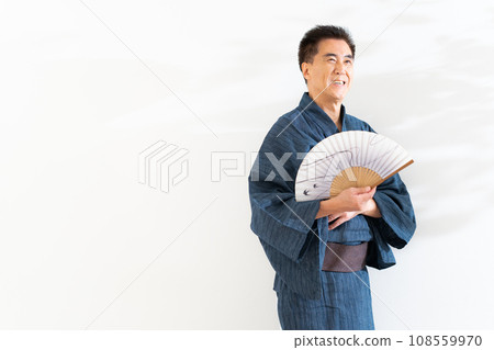 Senior man wearing Japanese clothes 108559970