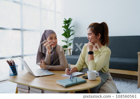 Muslim undergraduates and Asian women are studying online using computers 108560561
