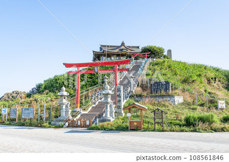 以黑尾鷗繁殖地聞名的青森縣八戶市蕪島神社 108561846