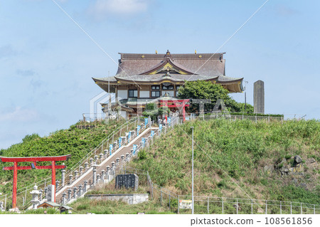 以黑尾鷗繁殖地聞名的青森縣八戶市蕪島神社 108561856