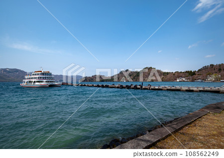 [Aomori Prefecture Lake Towada Yasuya late April] Scenery of Towada Lake Yasuya 108562249