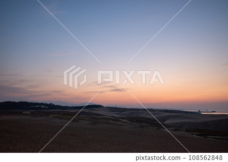 Tottori Sand Dunes at Magic Hour 108562848
