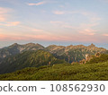 穿越北阿爾卑斯山的日出時刻 108562930