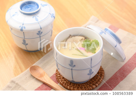 Chawanmushi with matsutake mushrooms 108563389